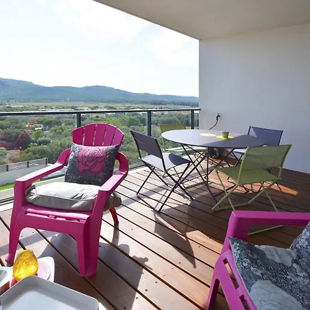 Superbe Vue Idealement Situe A 750m Des Commerces Et Du Centre Historique De Porto-v